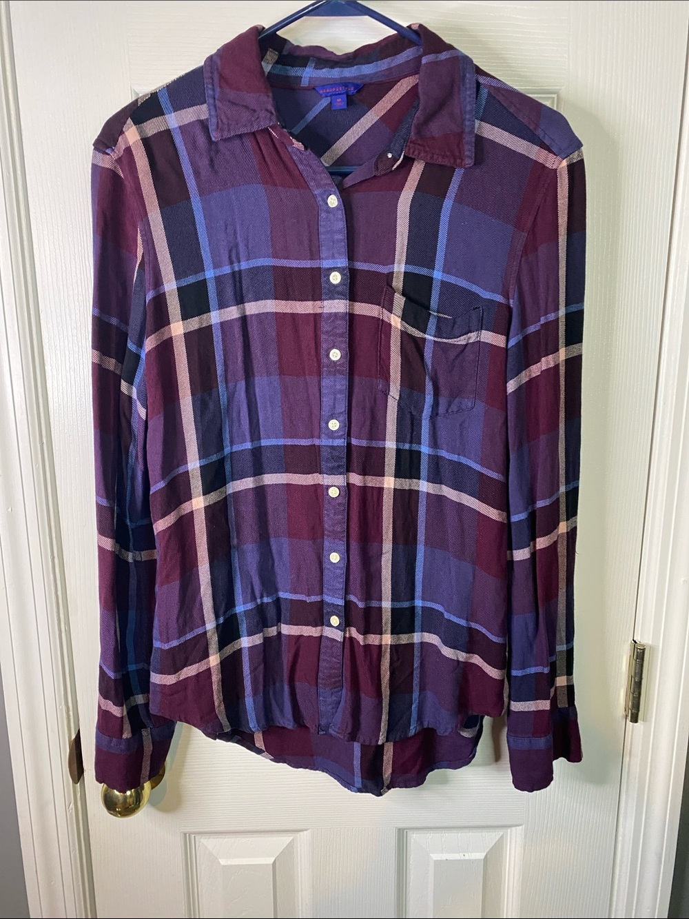 Aeropostale Women’s Purple and Blue Plaid Button-Down Shirt Size Medium.